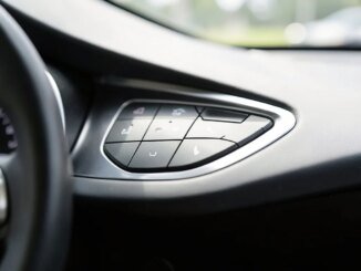 Mercedes-Benz Returns to Physical Buttons - AutonoumNews