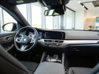 Why Is BMW Reducing Physical Buttons in Its Vehicles? - AutonoumNews